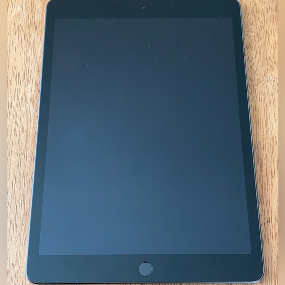 iPad 7th Generation & SPECK iPad case cover BUNDLE - Picture 3 of 6